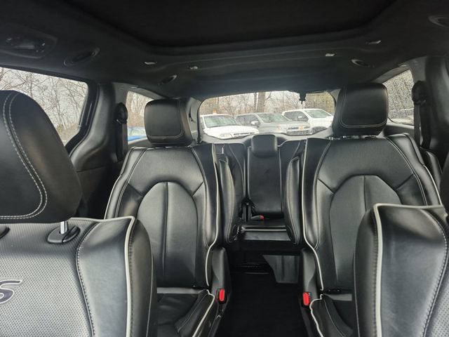Used 2024 Chrysler Pacifica Premium FWD image 30