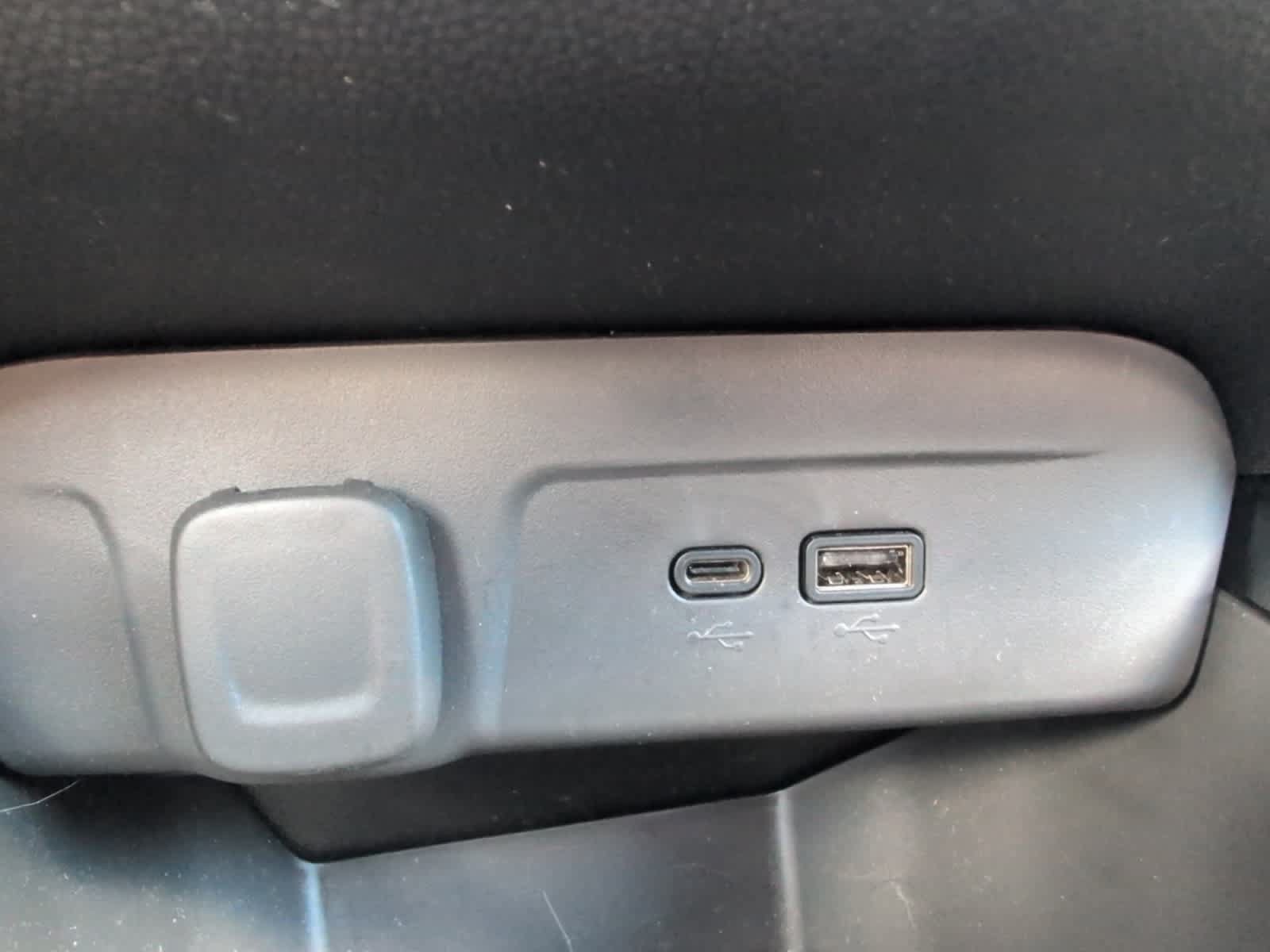 Used 2025 Chevrolet Trax LT FWD image 13