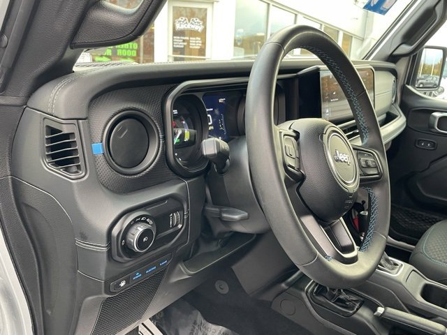 Used 2024 Jeep Wrangler Unlimited Rubicon 4xe image 29