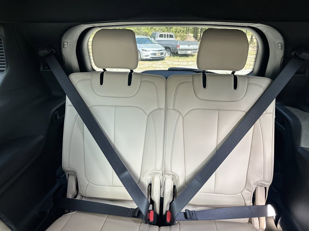 Used 2023 Jeep Grand Cherokee L Limited w/ Black Appearance Package image 27