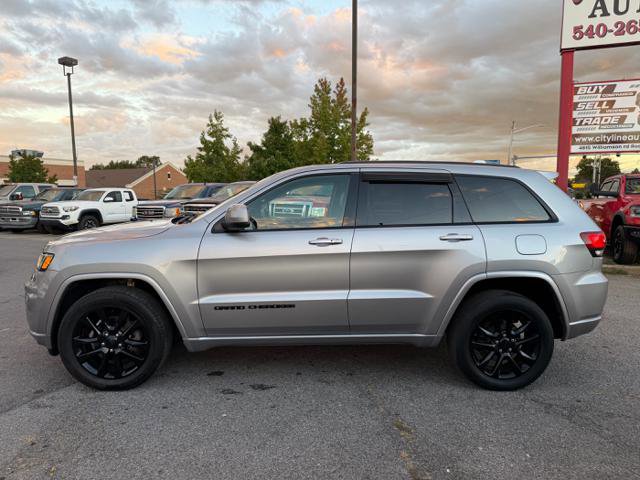 Used 2017 Jeep Grand Cherokee Altitude image 8