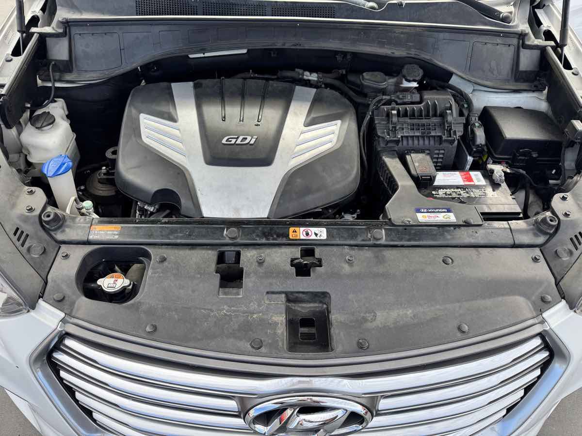 Used 2017 Hyundai Santa Fe SE w/ Cargo Package FWD image 19
