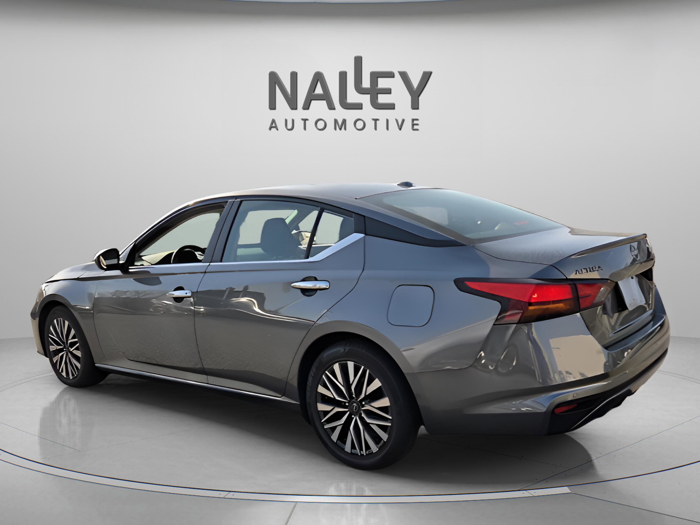 Used 2024 Nissan Altima 2.5 SV image 3