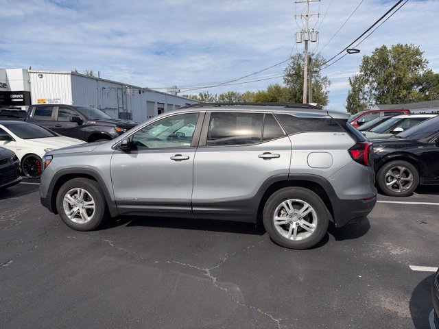 Used 2023 GMC Terrain SLE w/ Driver Convenience Package FWD image 8