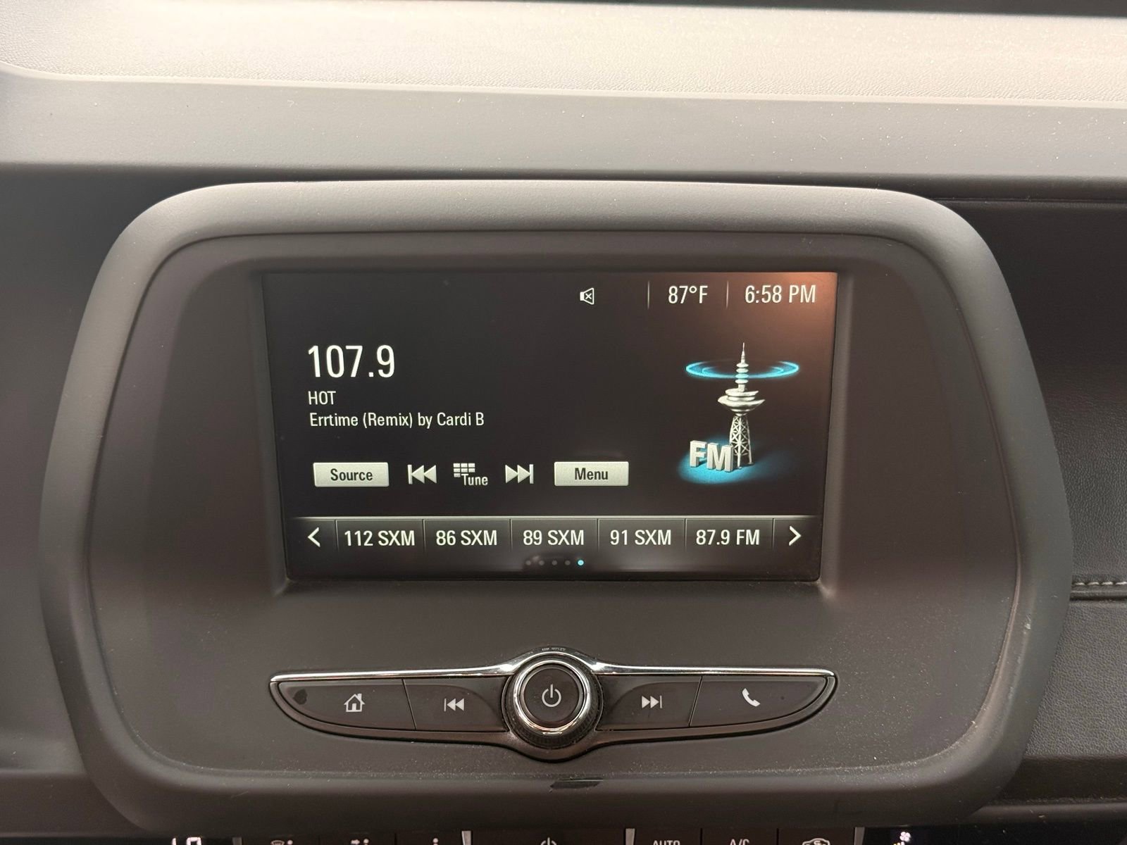 Used 2018 Chevrolet Camaro LT RWD image 21