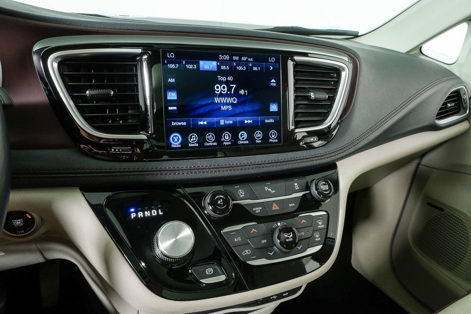 Used 2017 Chrysler Pacifica Limited FWD image 13
