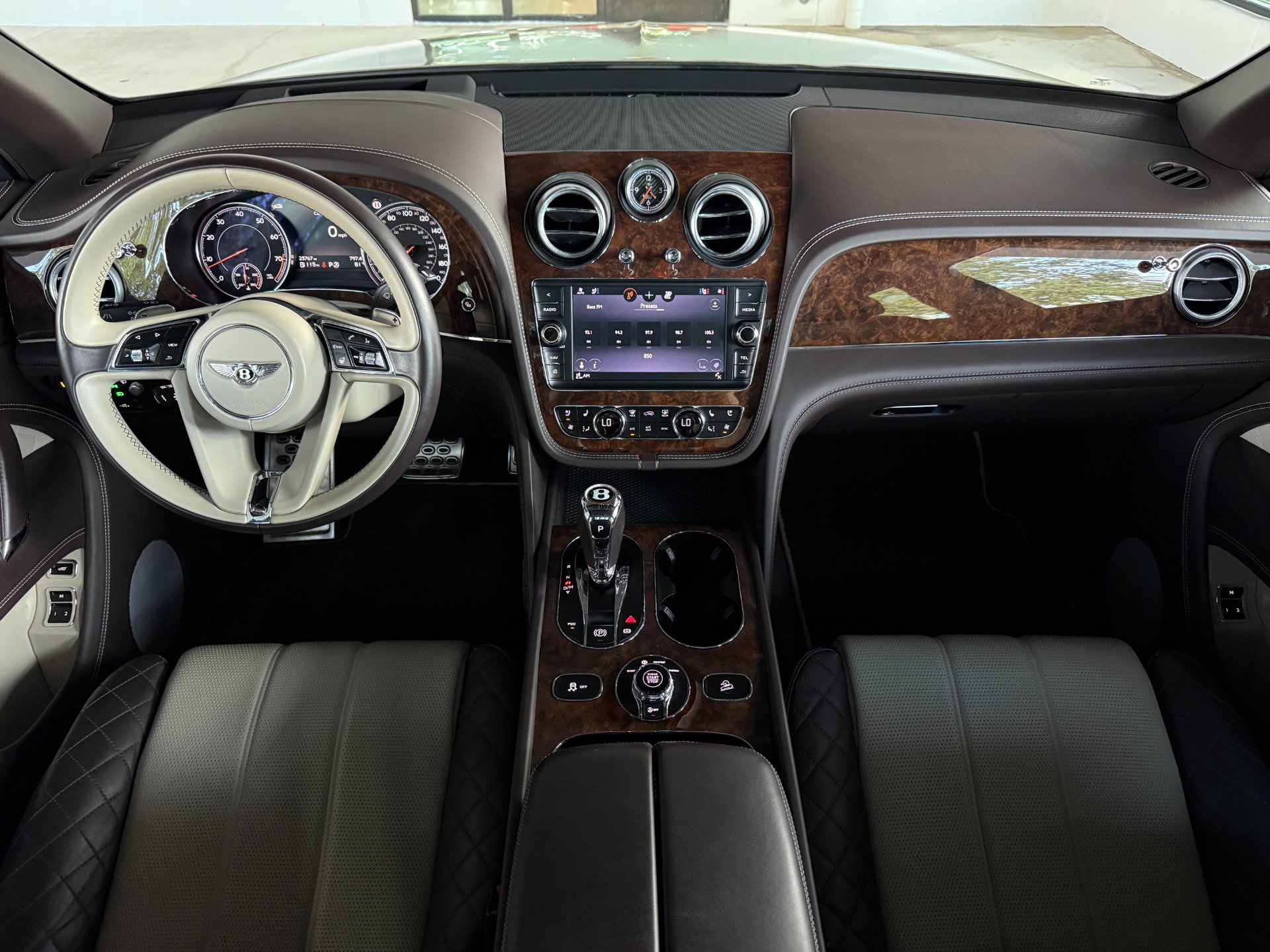 Used 2019 Bentley Bentayga AWD/4WD image 45