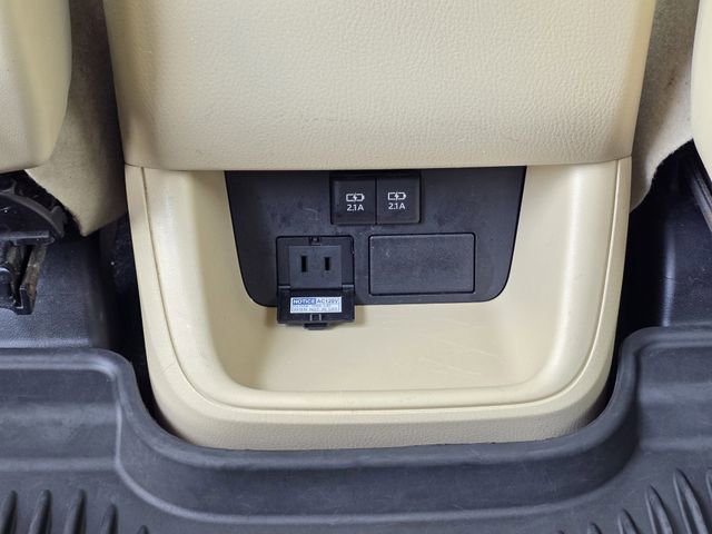 Used 2017 Toyota Highlander XLE AWD/4WD image 19