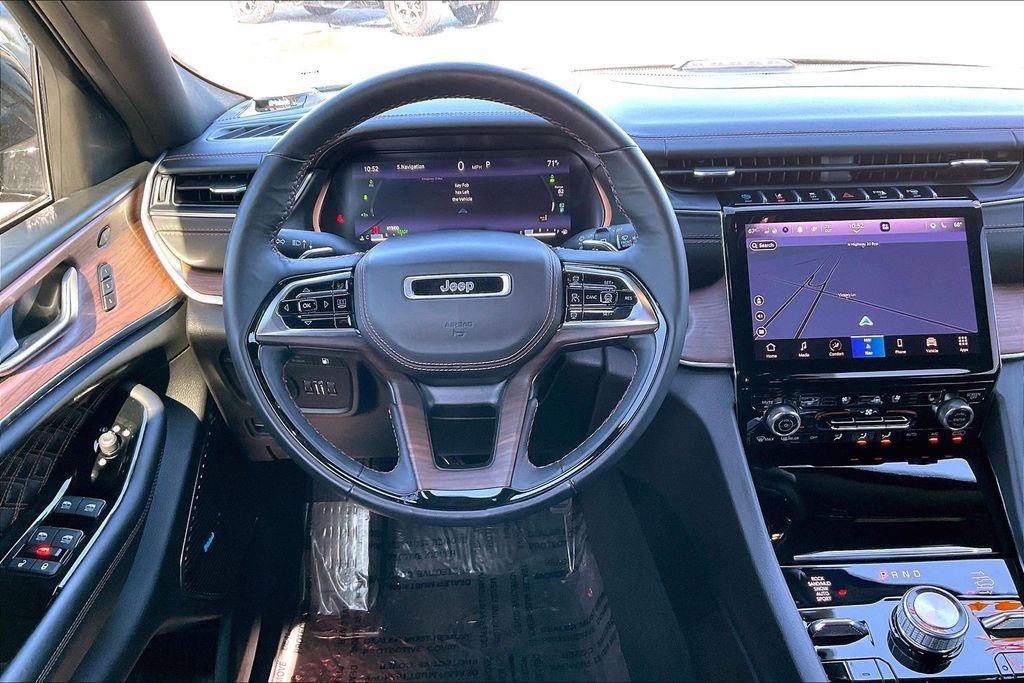 Used 2022 Jeep Grand Cherokee Summit w/ Luxury Tech Group V image 8