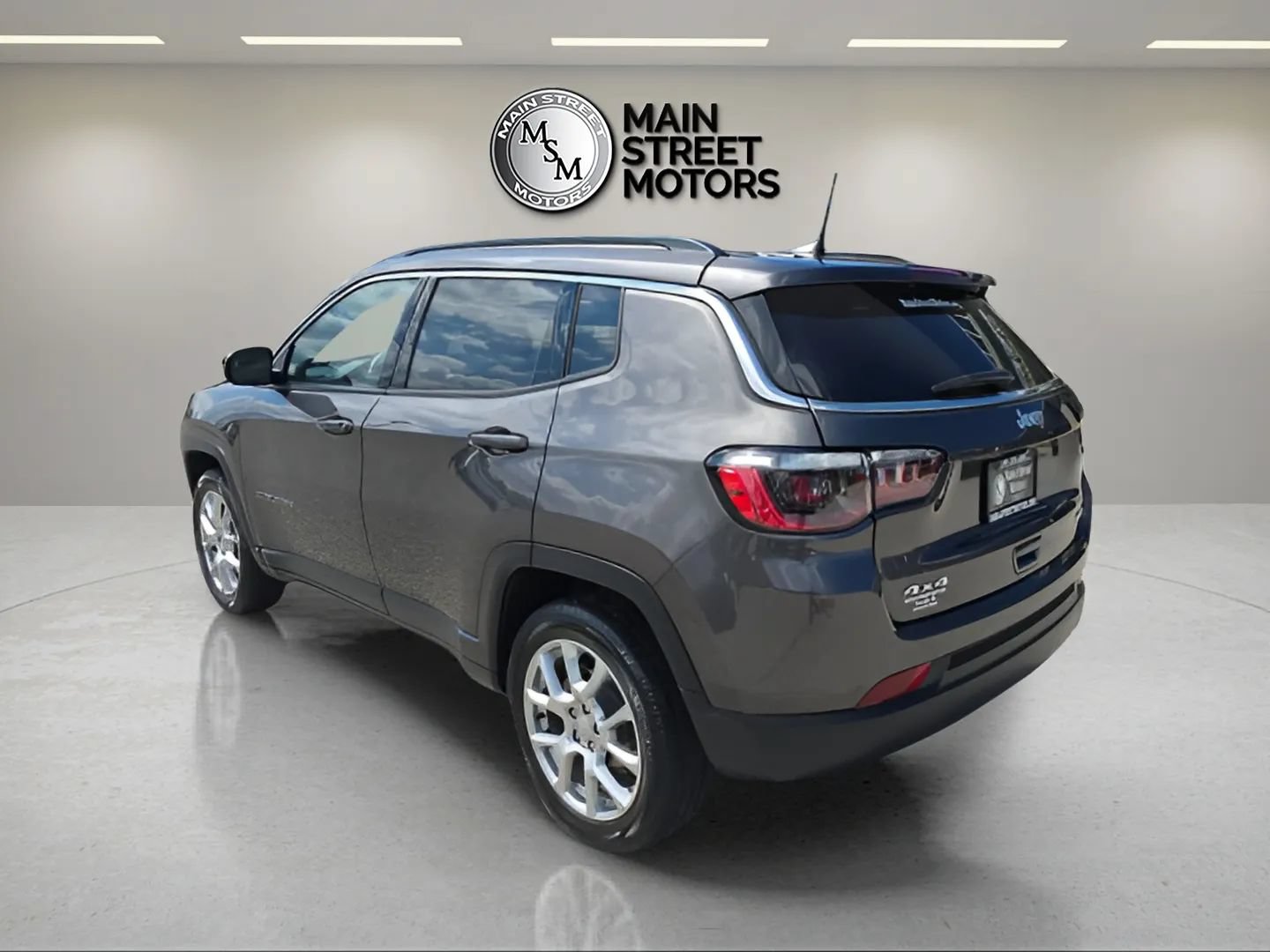 Used 2023 Jeep Compass Latitude AWD/4WD image 3