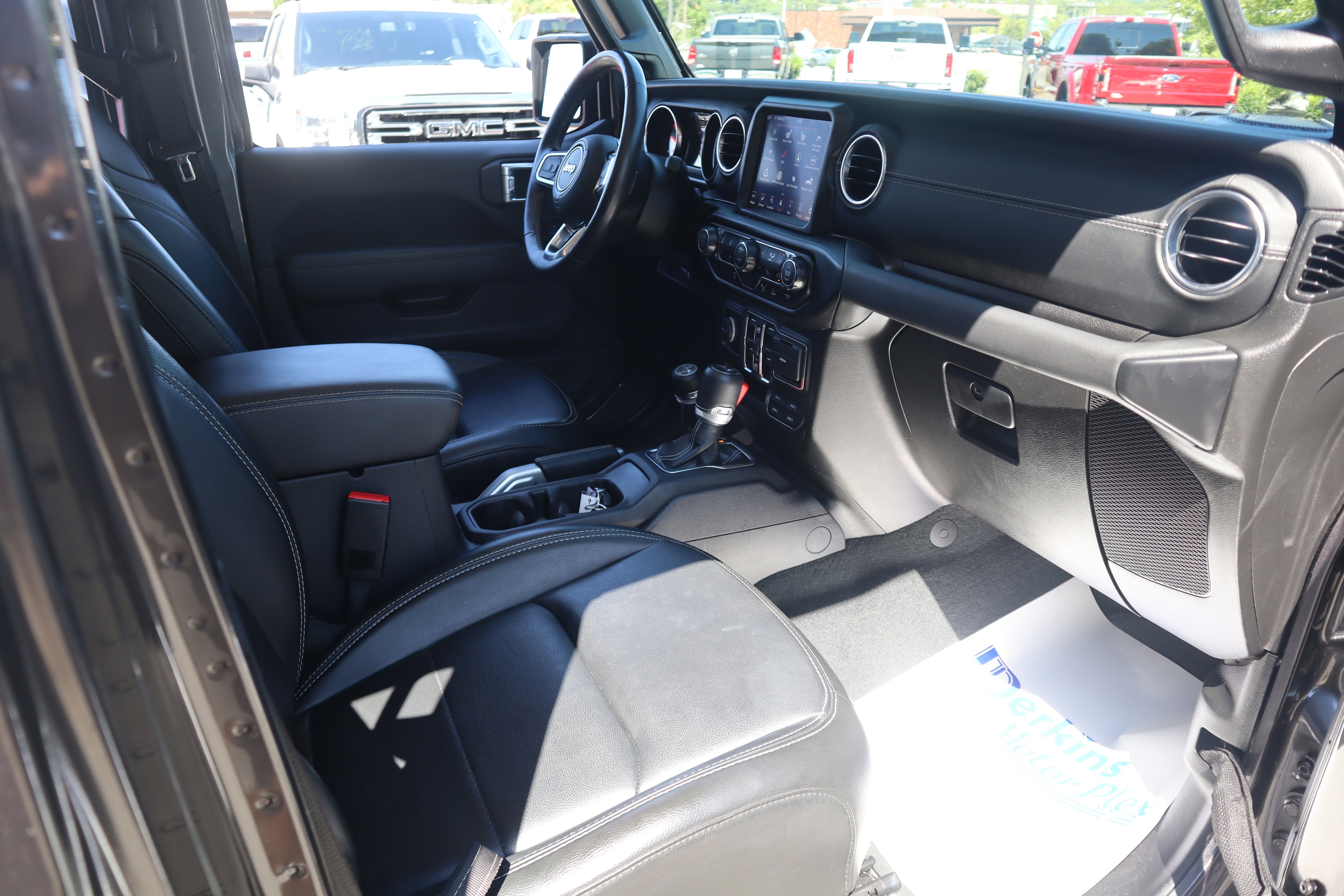 Used 2022 Jeep Wrangler Unlimited Sahara w/ Cold Weather Group image 38