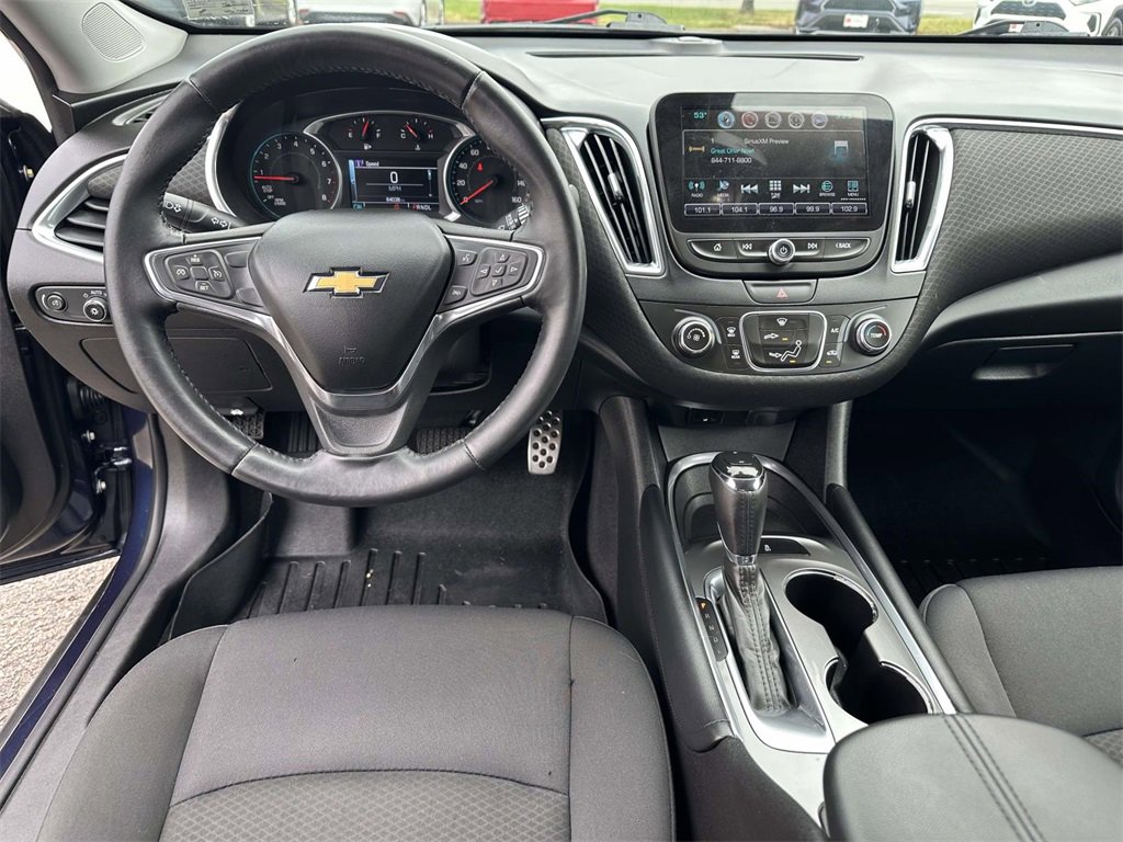 Used 2016 Chevrolet Malibu LT image 2