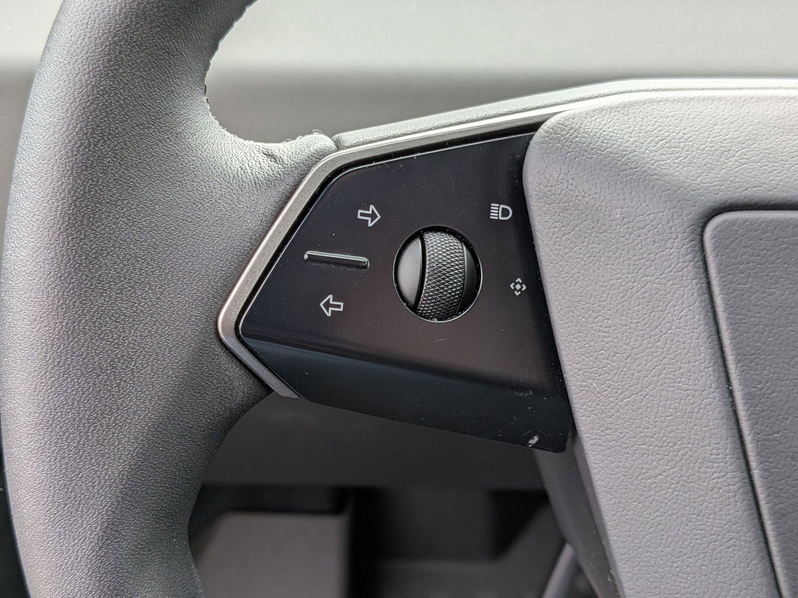 Used 2024 Tesla Cybertruck AWD Crew Cab image 17