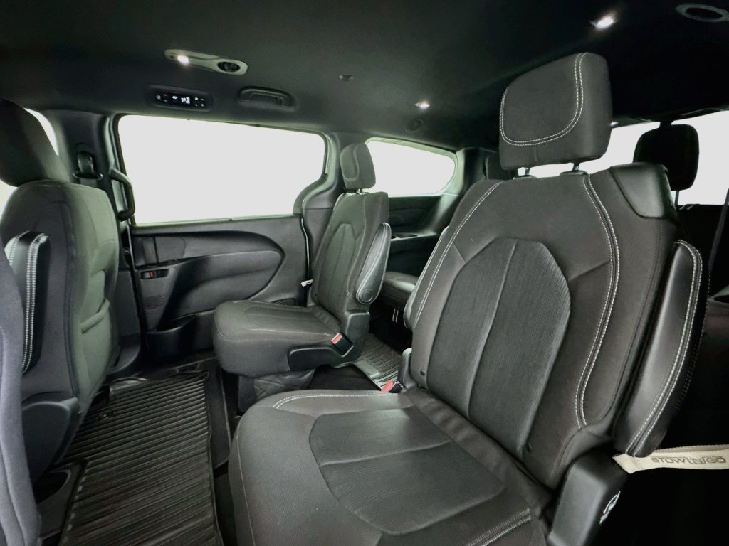 Used 2020 Chrysler Pacifica Touring w/ S Appearance Package FWD image 21