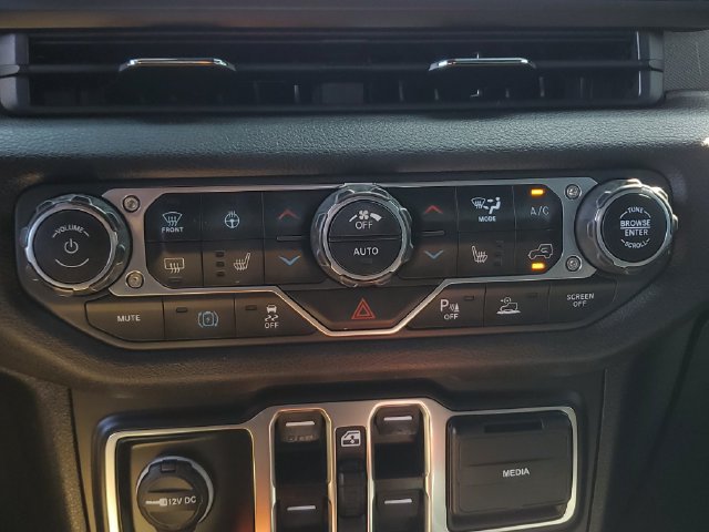 Certified 2024 Jeep Wrangler Unlimited w/ Convenience Group AWD/4WD image 28