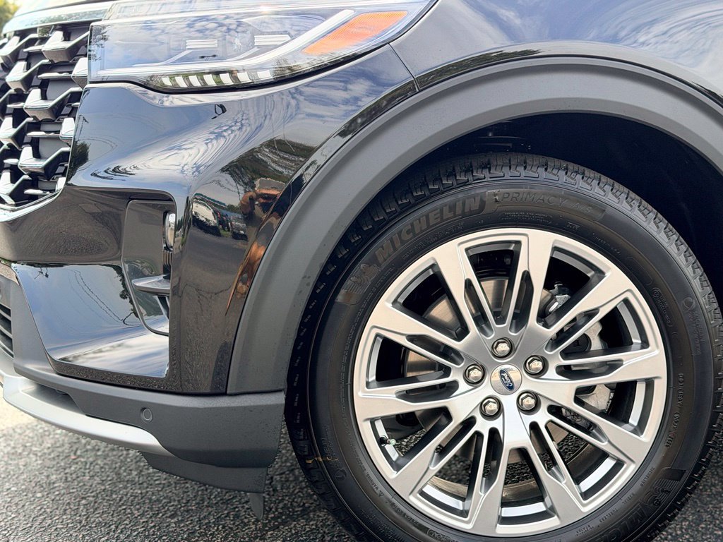 New 2027 Ford Explorer Platinum RWD image 3