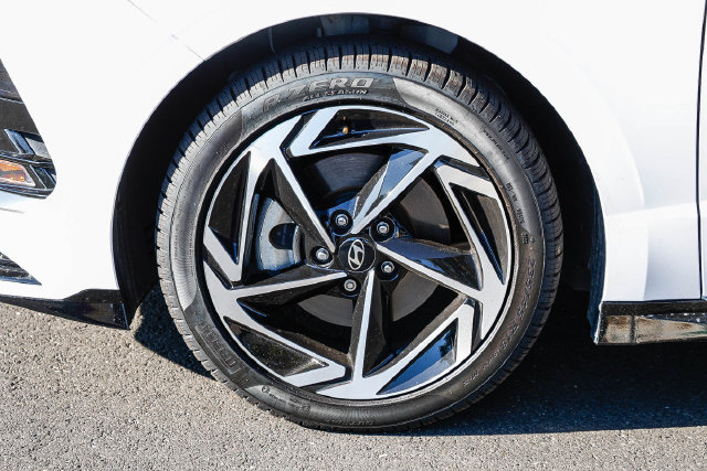 Certified 2025 Hyundai Sonata SEL FWD image 11