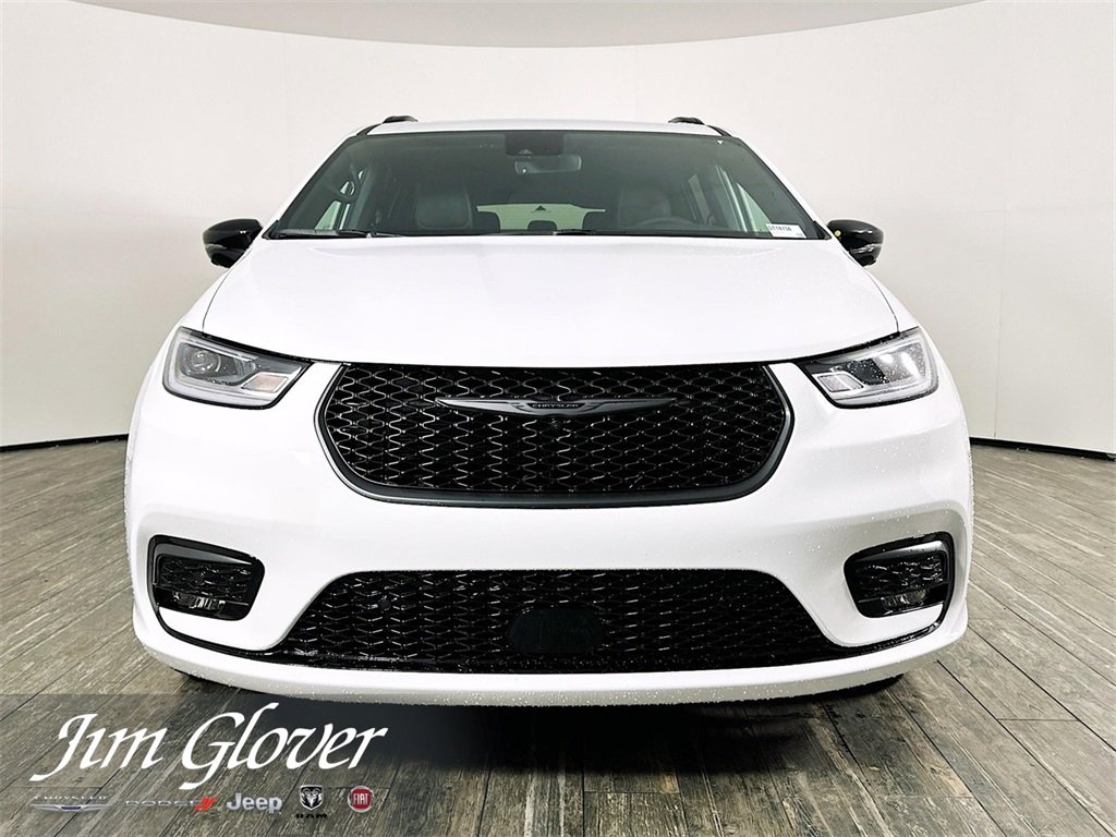 New 2026 Chrysler Pacifica Limited w/ S Appearance Package image 2