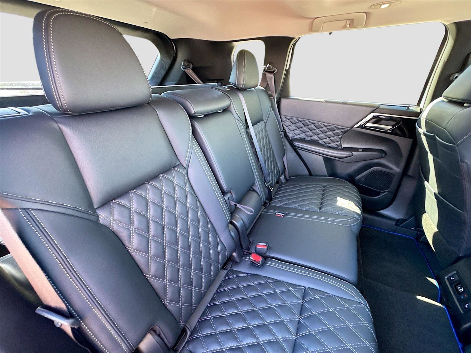 New 2025 Mitsubishi Outlander SEL image 28