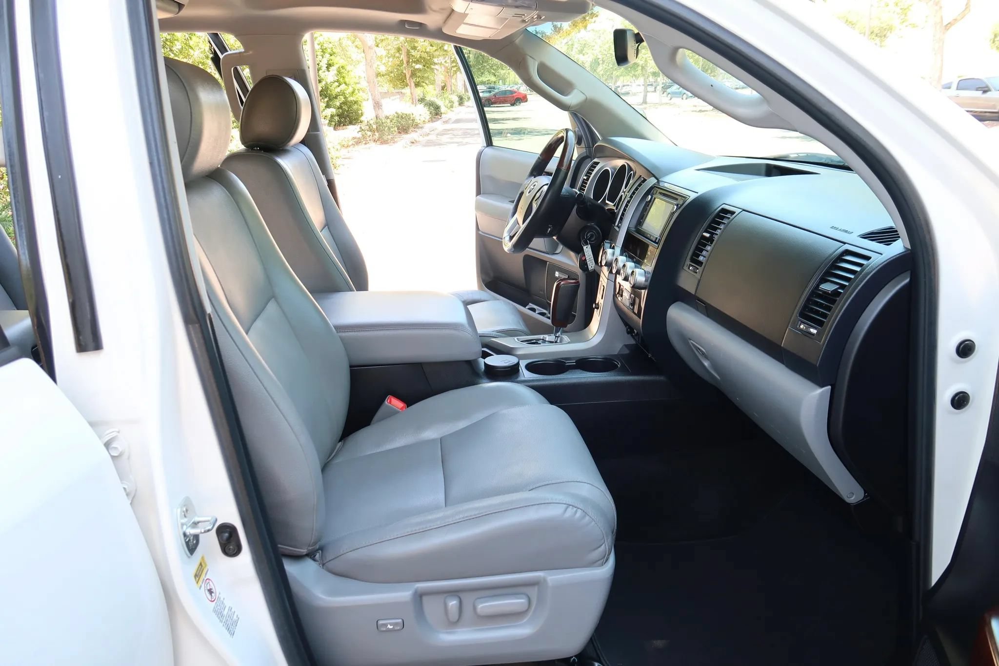 Used 2016 Toyota Sequoia Platinum RWD image 22
