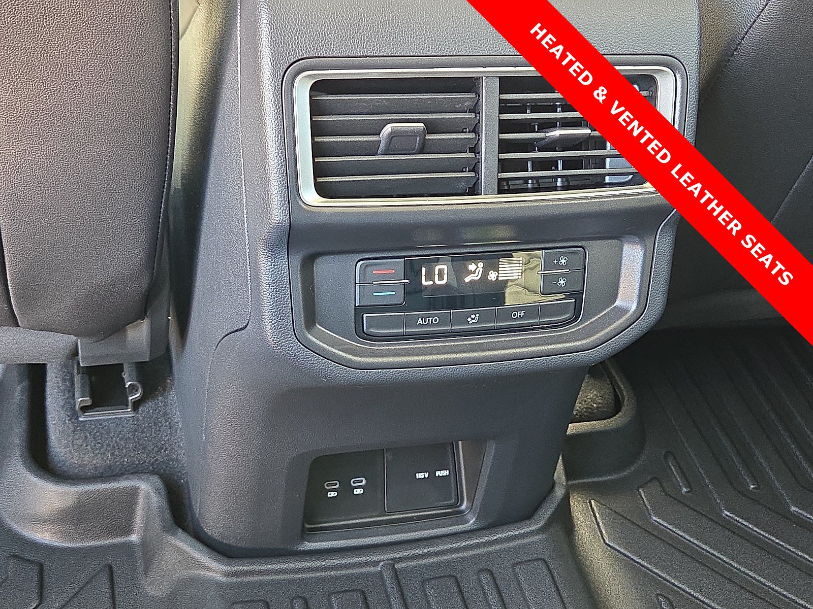 Used 2025 Volkswagen Atlas Peak Edition SE AWD/4WD image 12