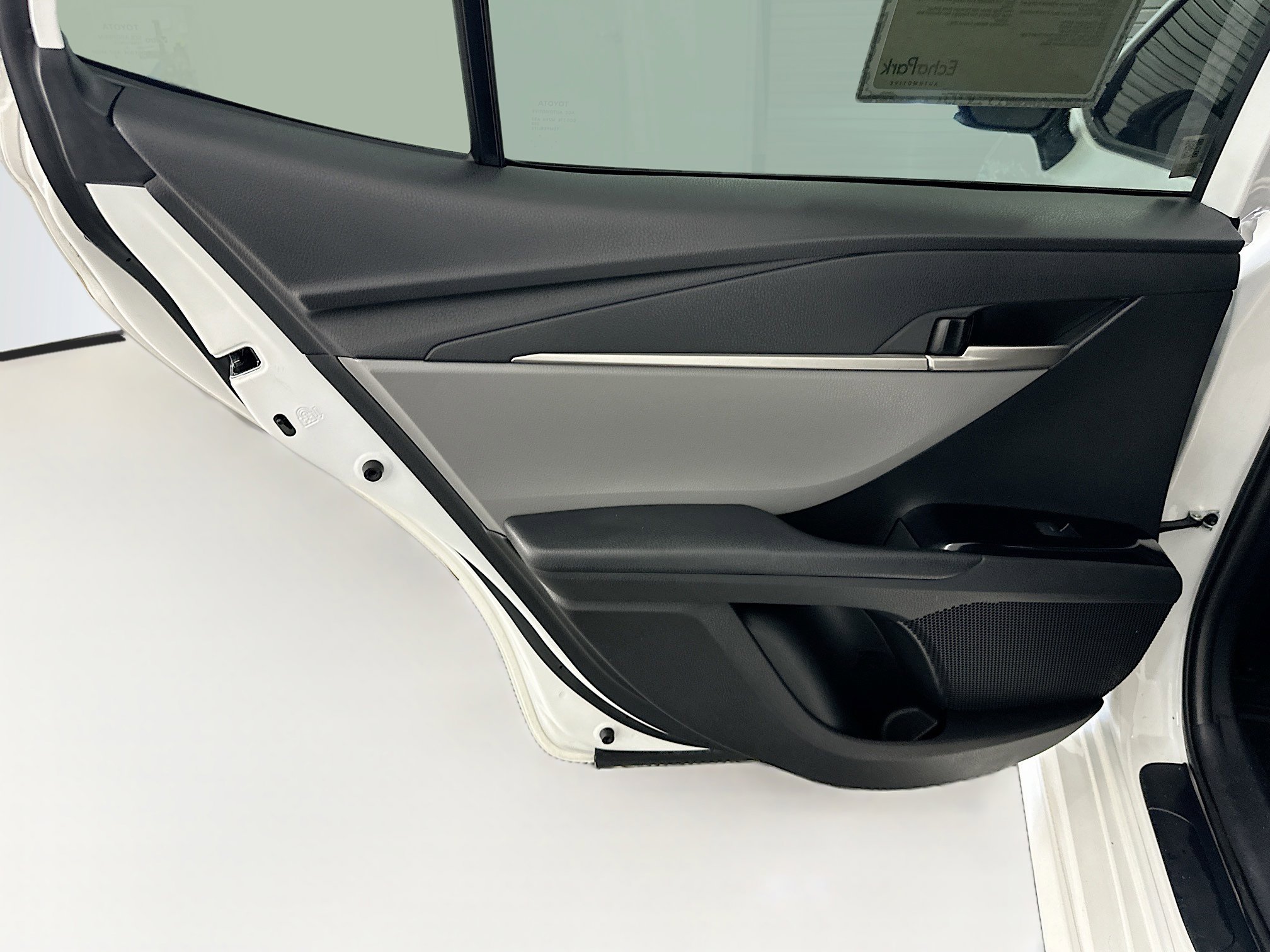 Used 2025 Toyota Camry SE FWD image 27