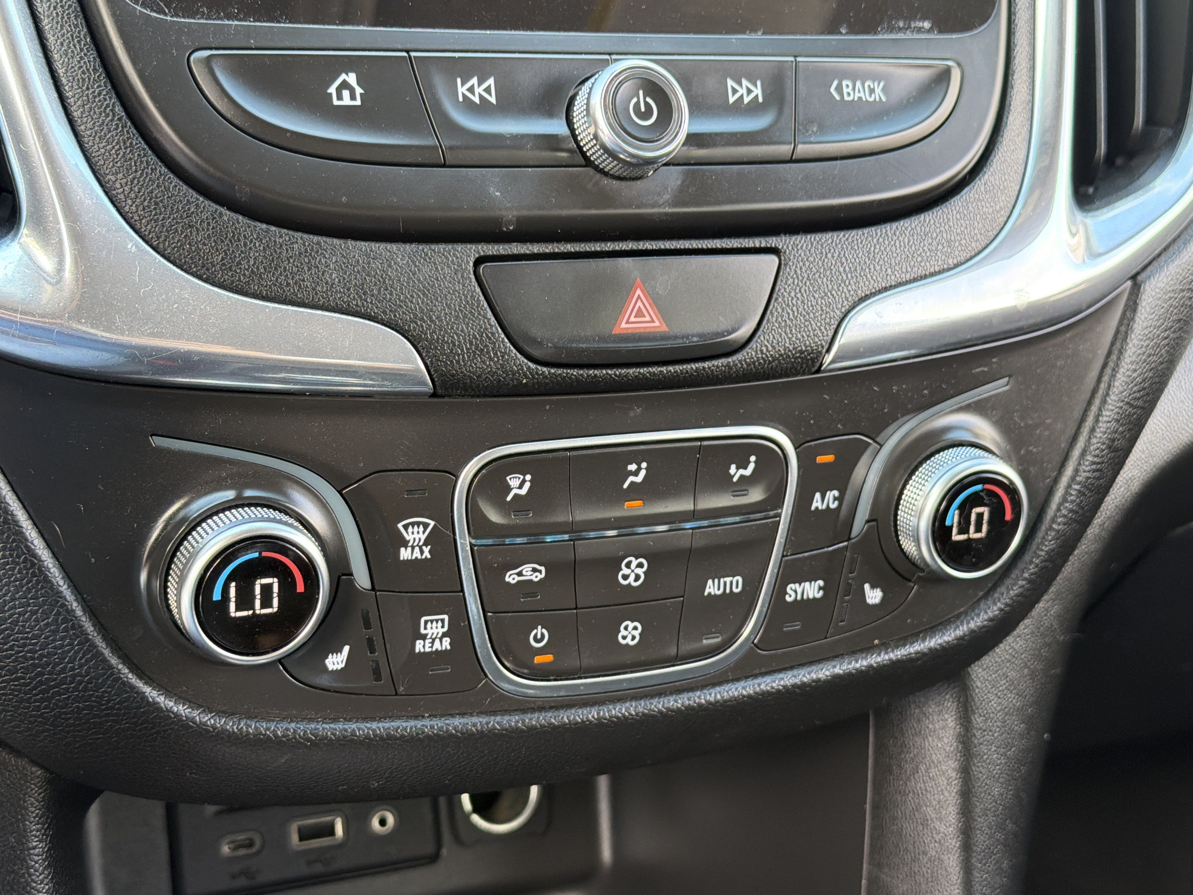 Used 2019 Chevrolet Equinox LT w/ Sun & Navigation Package AWD/4WD image 23
