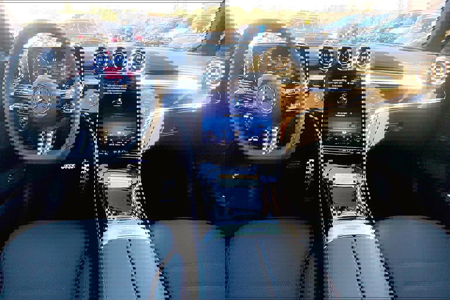 Used 2025 Mercedes-Benz C 300 4MATIC Sedan image 8