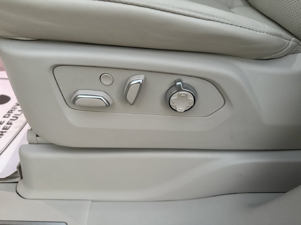 Used 2025 Cadillac Escalade Premium Luxury Platinum w/ LPO, Floor Liner Package AWD/4WD image 14