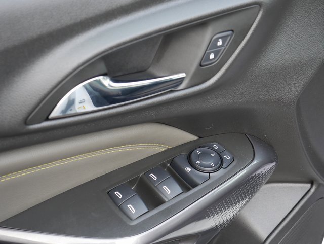 Used 2025 Chevrolet Trax ACTIV w/ Sunroof Package image 15