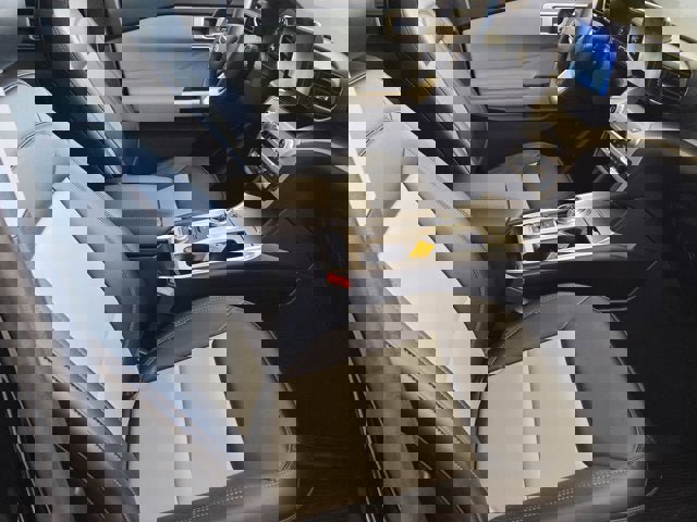 Used 2024 Ford Explorer XLT w/ Equipment Group 202A AWD/4WD image 4