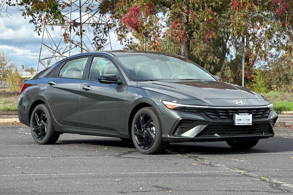 New 2026 Hyundai Elantra Sport FWD image 2