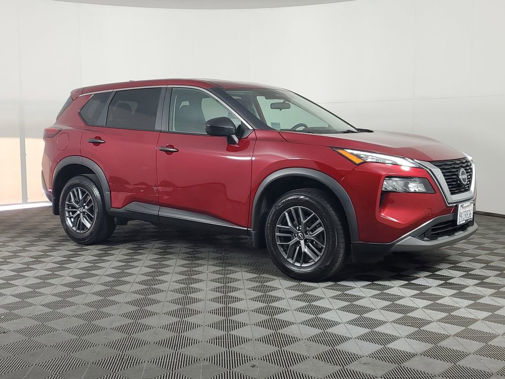 Used 2023 Nissan Rogue S image 2