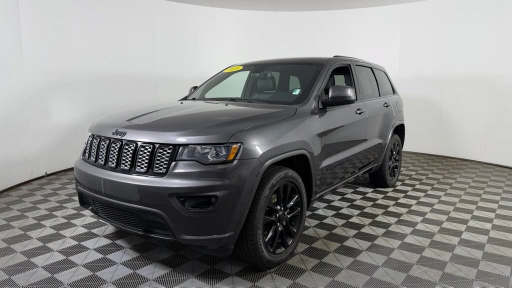 Used 2018 Jeep Grand Cherokee Altitude AWD/4WD image 3
