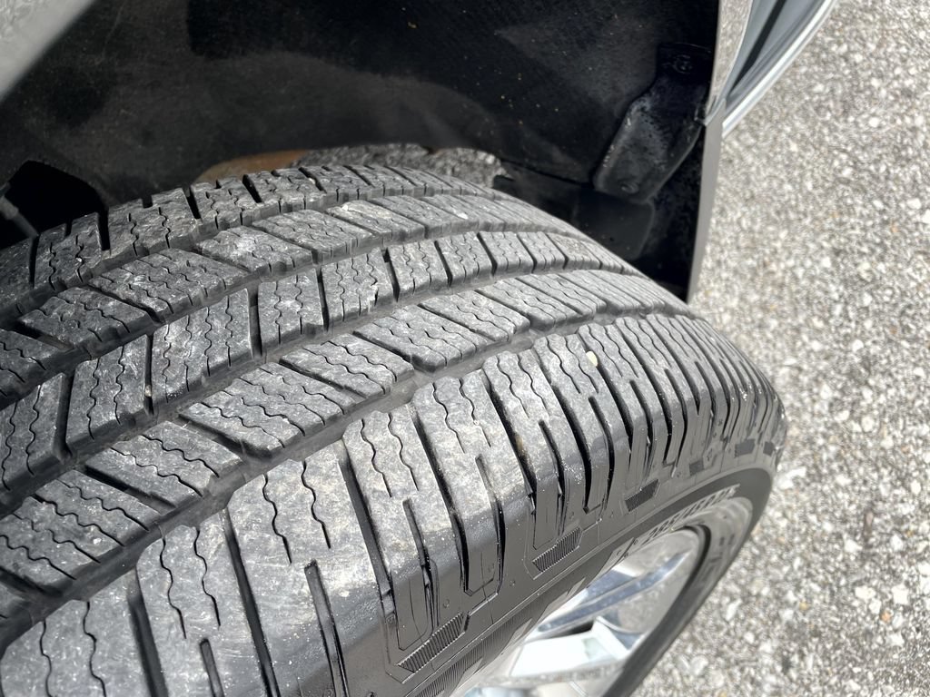 Used 2018 GMC Yukon SLT w/ Premium Edition AWD/4WD image 7