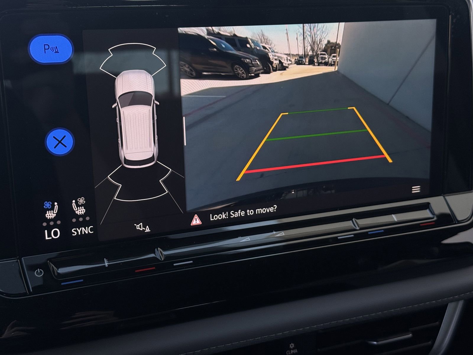 Used 2025 Volkswagen Atlas Cross Sport SEL image 18