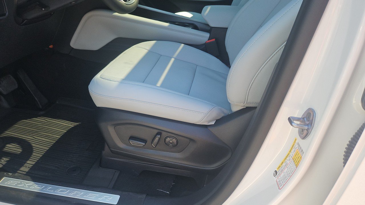 New 2027 Ford Explorer Platinum w/ 3.0L Ultimate Package AWD/4WD image 11