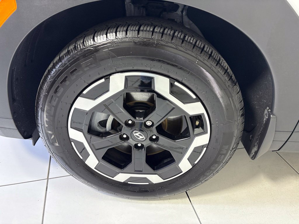 Used 2025 Hyundai Santa Fe SEL FWD image 9