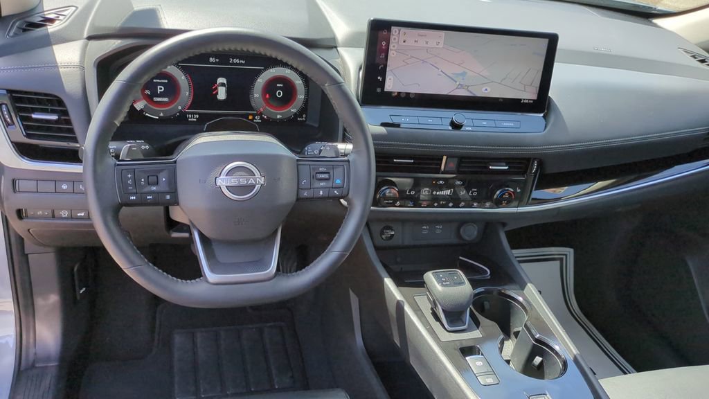 Used 2025 Nissan Rogue SL w/ Tech Package FWD image 16