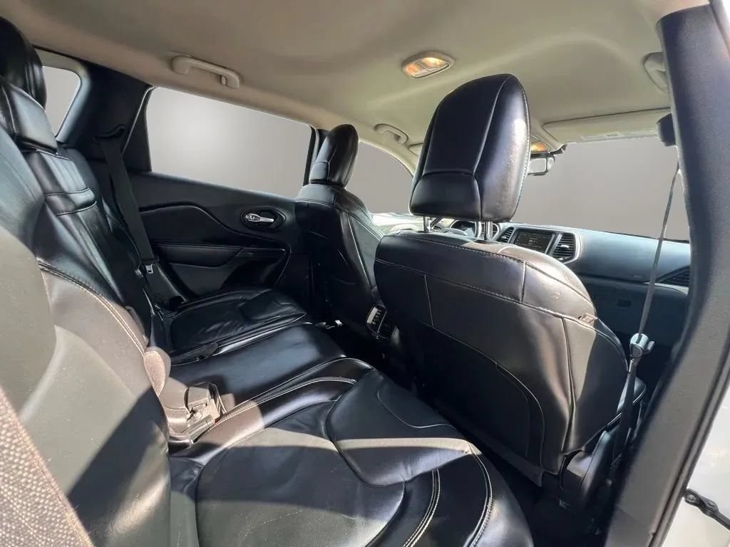 Used 2016 Jeep Cherokee Limited AWD/4WD image 12
