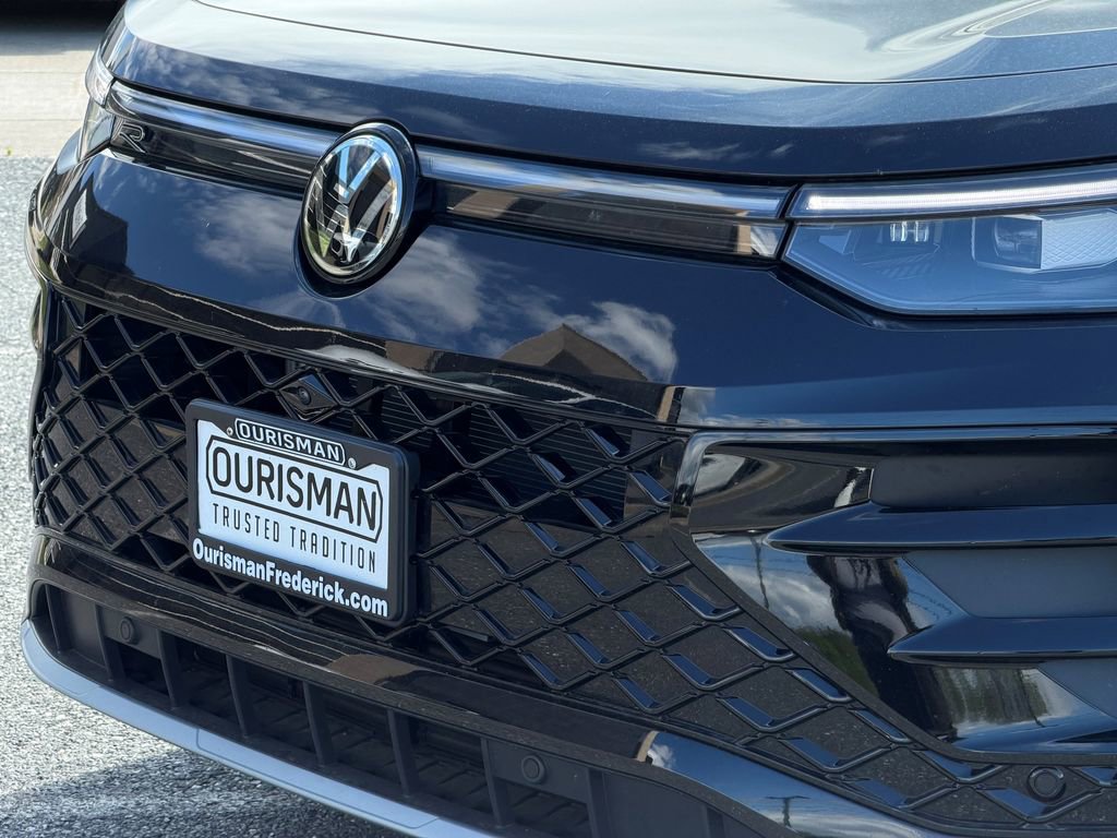 Used 2025 Volkswagen Tiguan SEL R-Line AWD/4WD image 6