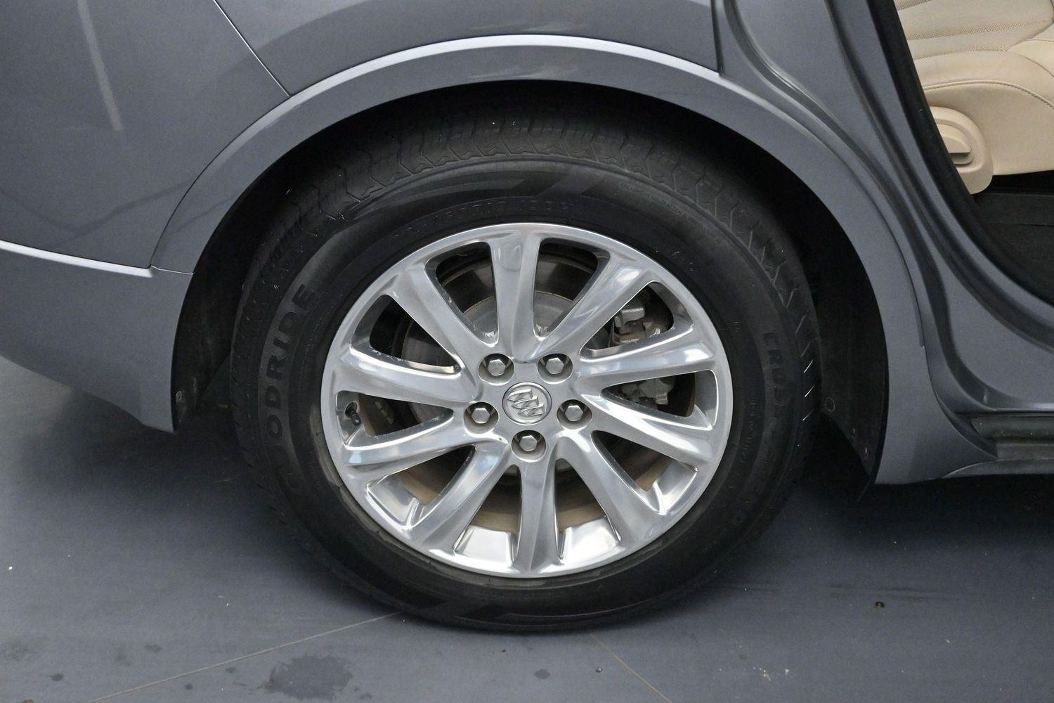 Used 2019 Buick Envision Essence FWD image 31