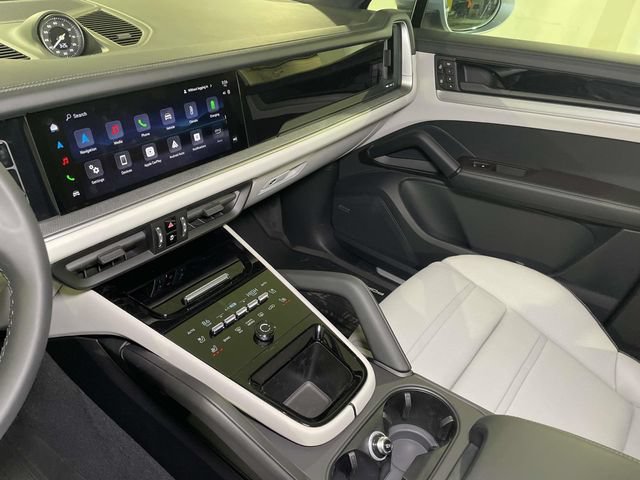 New 2026 Porsche Cayenne E-Hybrid Coupe AWD/4WD image 34