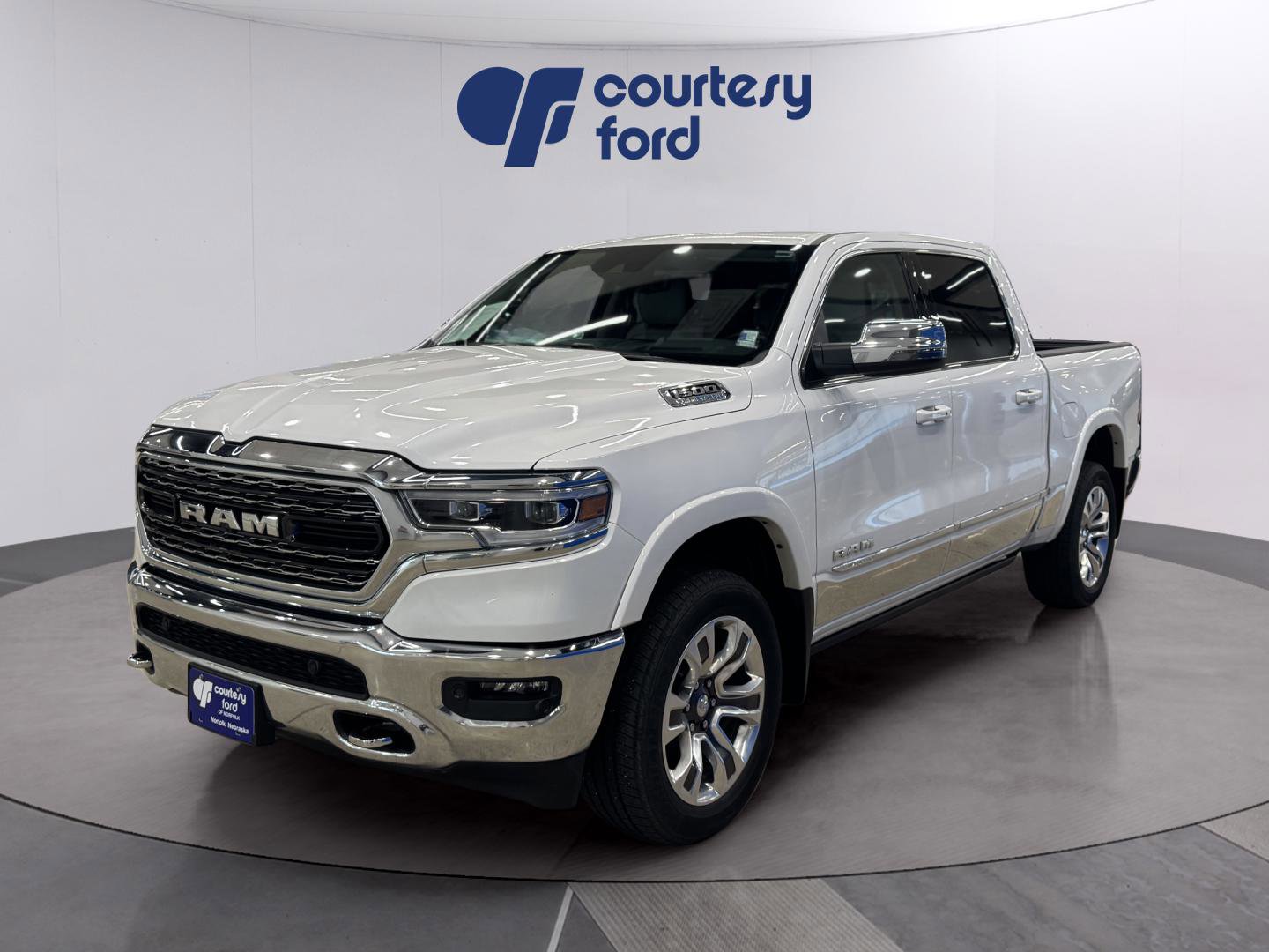 Used 2023 RAM 1500 Limited AWD/4WD image 3