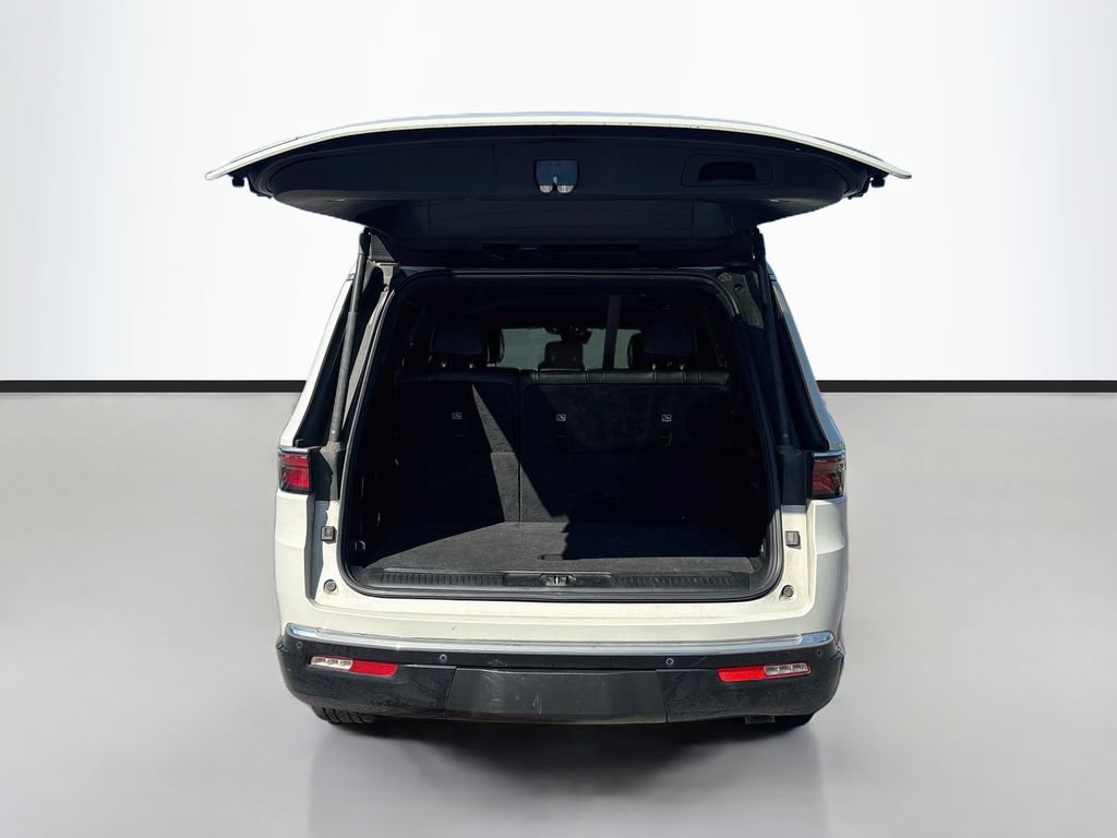 Used 2022 Jeep Wagoneer Series III w/ Convenience Group I AWD/4WD image 9