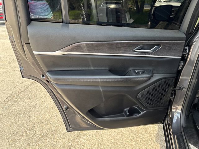 Used 2025 Jeep Grand Cherokee L Limited w/ Black Appearance Package AWD/4WD image 20