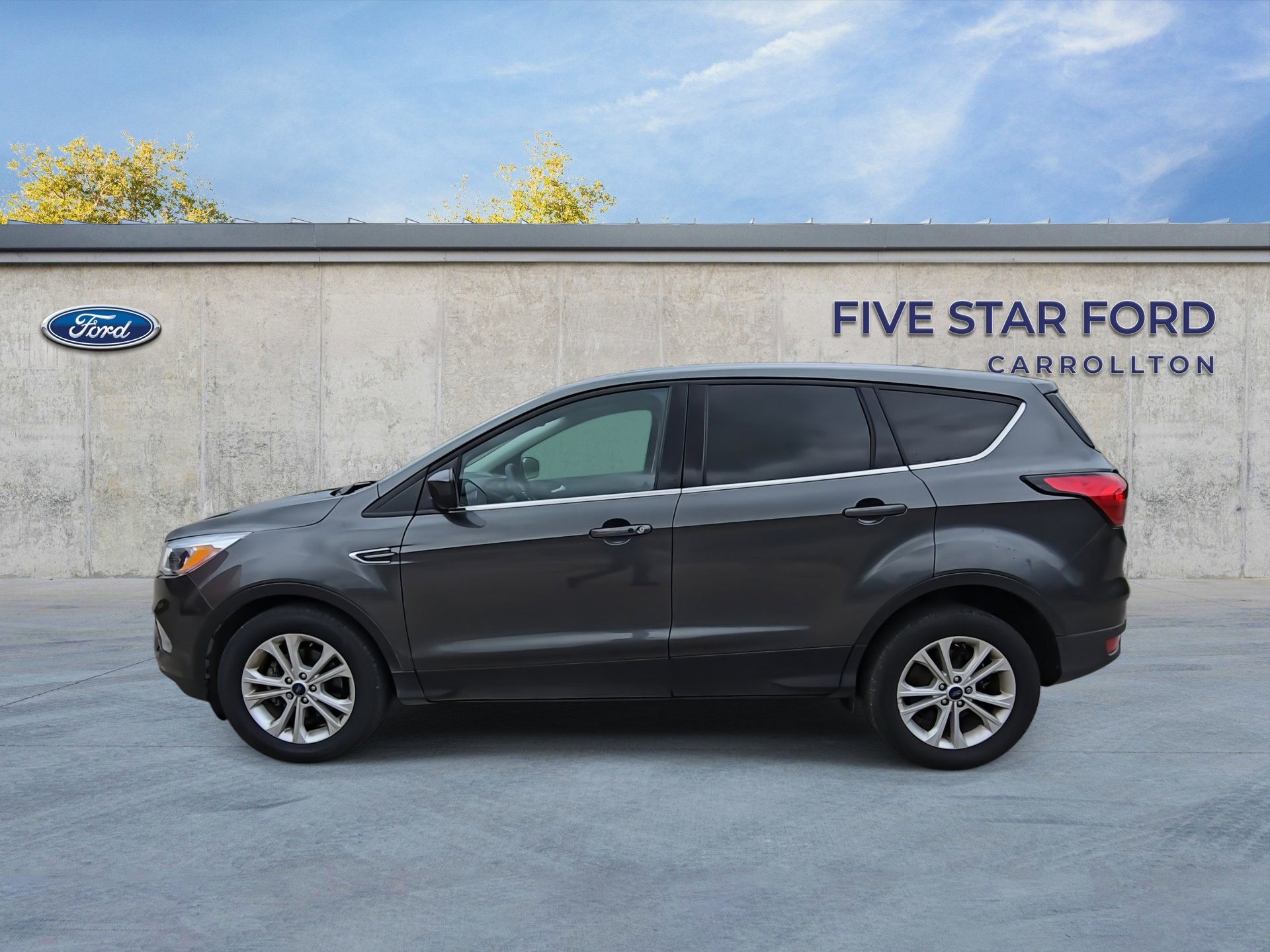 Used 2019 Ford Escape SE image 5