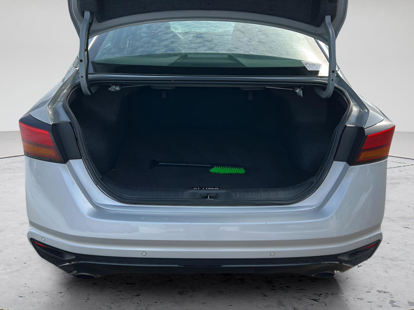 Used 2024 Nissan Altima 2.5 SR image 10