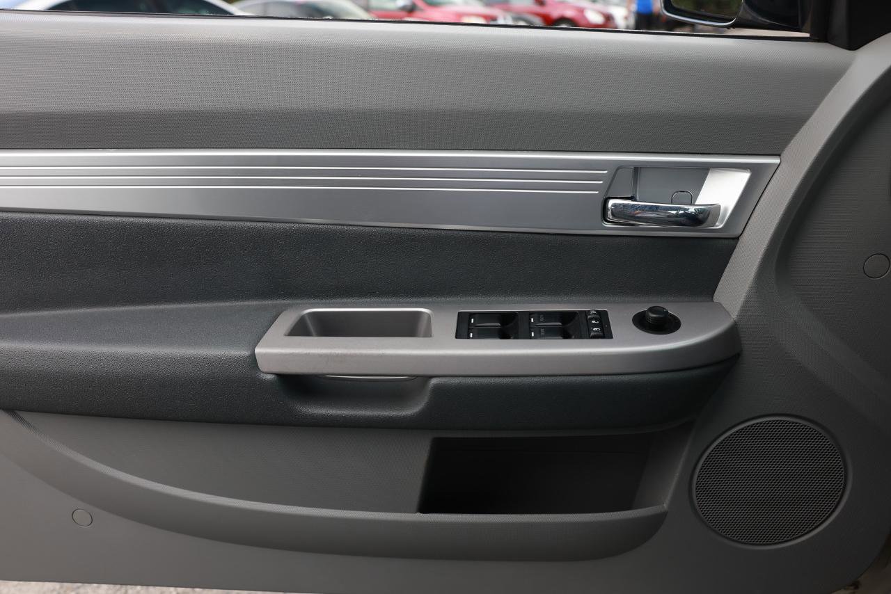 Used 2008 Chrysler Sebring Touring image 37