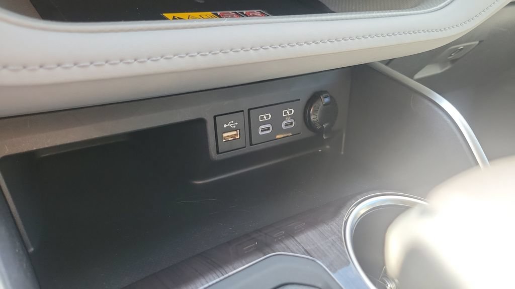 Used 2026 Toyota Highlander Limited AWD/4WD image 18